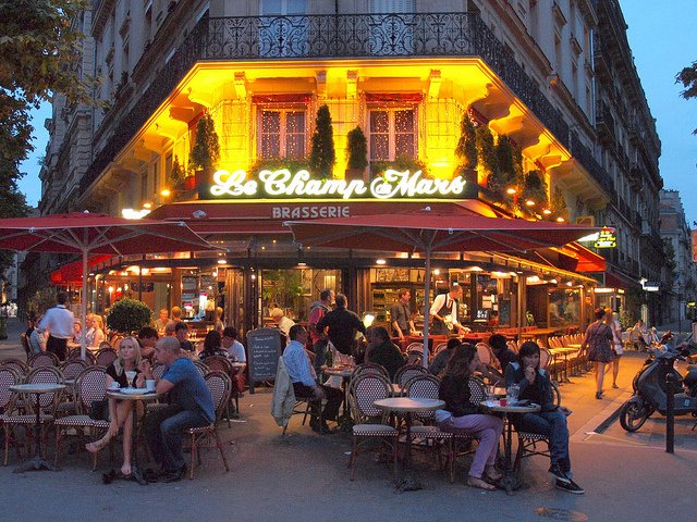 Differences beween bistro, brasserie and cafe, Paris