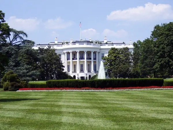 White House image from a distance