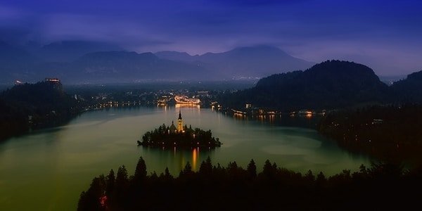 city mountains tourism