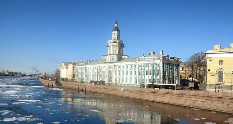 chivalry-and-romance-found-in-st-petersburg
