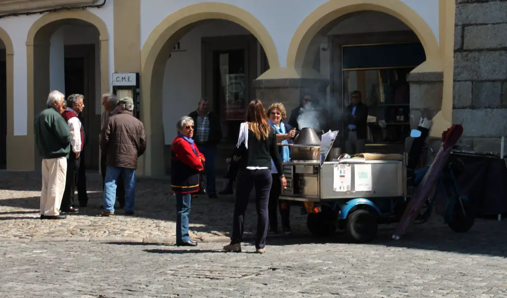 Evora - perfectly pretty but overly touristy. These locals are not impressed by the crowds.