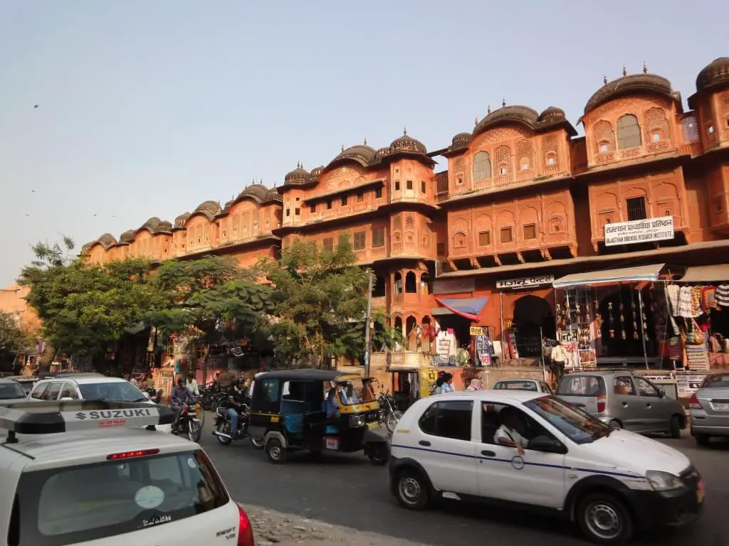 Wander along through the bazaars along Gopinath Marg Gate.