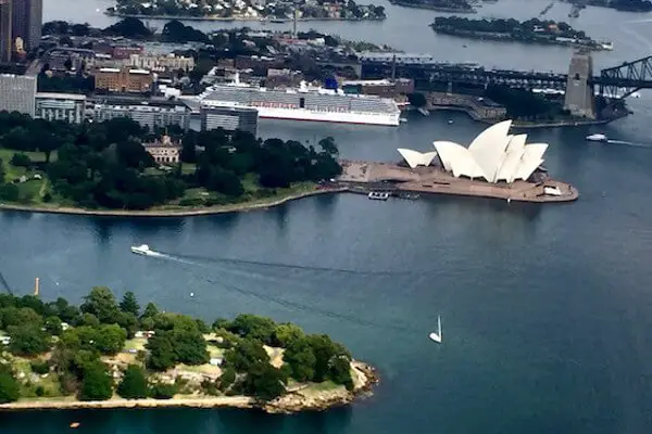 eight-must-see-sydney-attractions-sea-plane