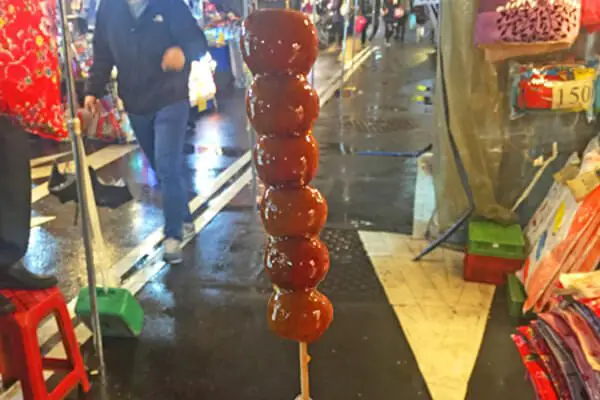 exploring-night-market-food-in-taiwan-candied-pears