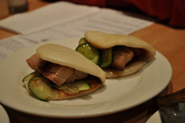 exploring-night-market-food-in-taiwan-pork-buns