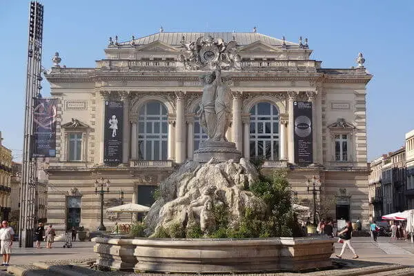 what-to-do-in-montpellier-comedie-square