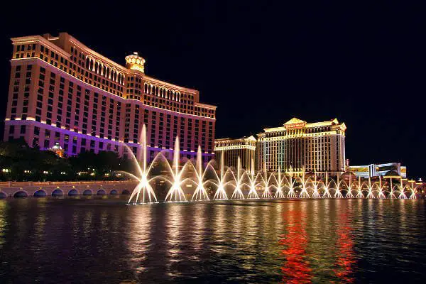 Best-Things-To-Do-In-Las-Vegas-As-A-Couple-Bellagio-Fountains