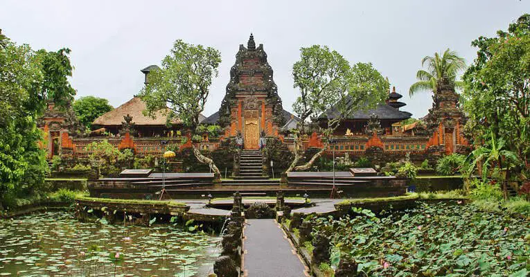 female-healers-in-ubud