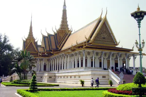 top-places-to-visit-in-phnom-penh-royal-palace