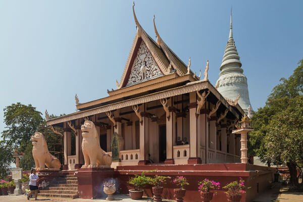 top-places-to-visit-in-phnom-penh-wat-phnom