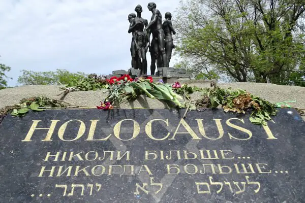 awesome-things-to-do-in-montreal-holocaust