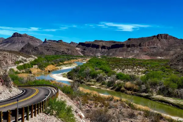 iconic-motorcycle-routes-in-the-usa-river-road-texas