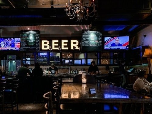 illuminated_beer_sign_in_brewery