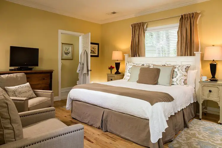 Chanticleer Inn B&B