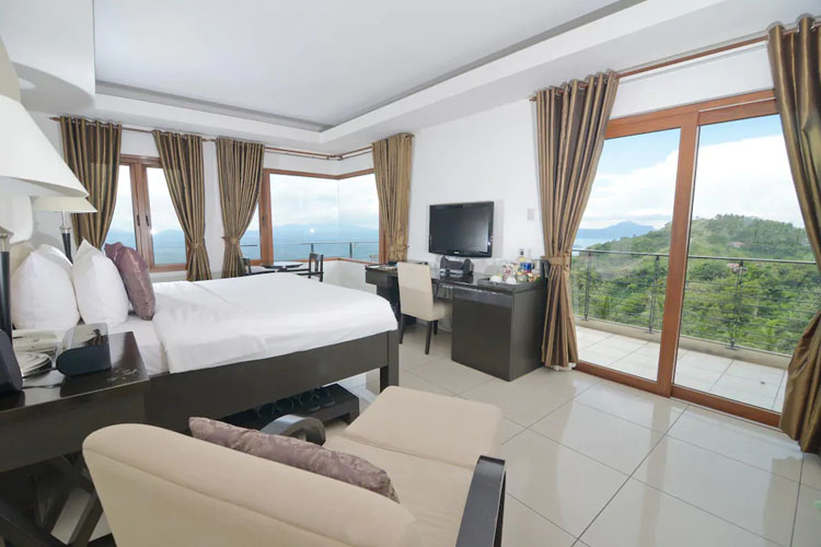 8 Suites by Fat Jimmy's Tagaytay