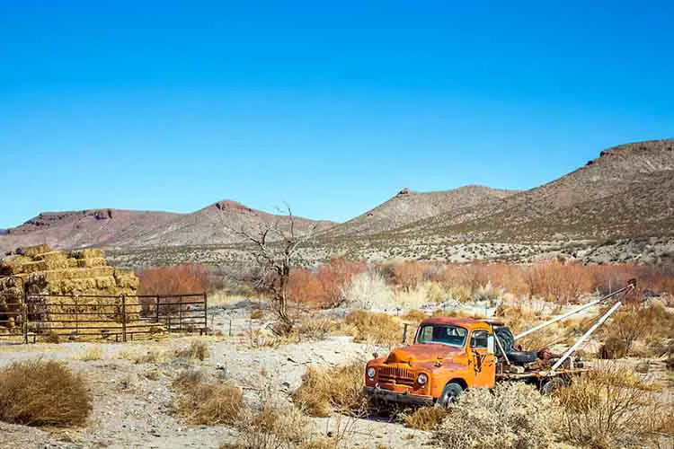 Oldtimer towing vehicle in the desert at El Paso Texas USA
